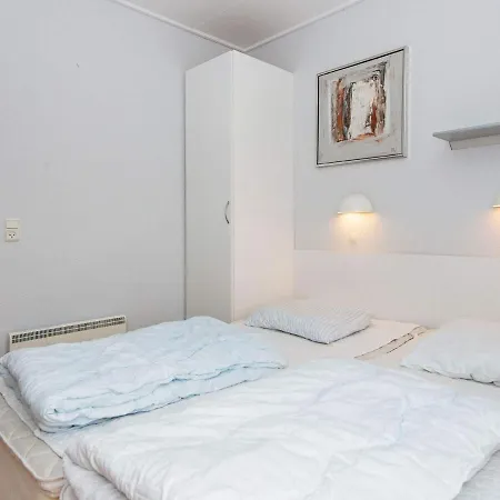 6 Person In H Jer Højer